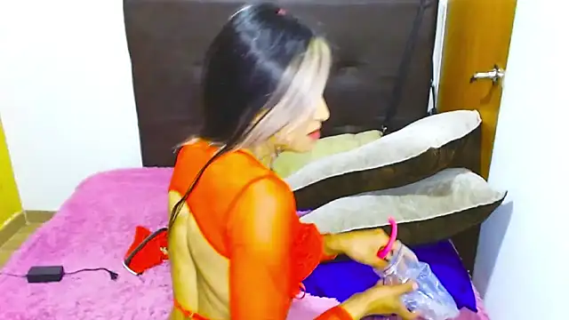 Queen camila online show from 02-18-25, 12:37