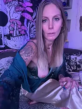 ItsDanniG online show from 01-30-25, 08:53