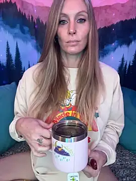 Snapshot of ItsDanniG chatting on 10-30-25, 05:46 ItsDanniG online show from 10-30-25, 05:46