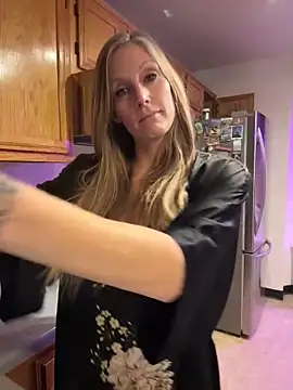 ItsDanniG online show from 11-21-25, 02:10