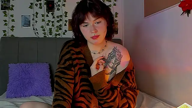 miss Lizzy online show from 12-03-24, 04:25