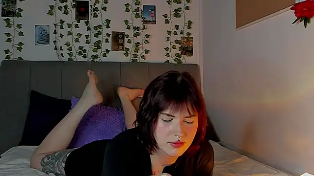 miss Lizzy online show from 12-08-24, 04:14