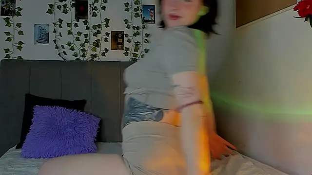 miss Lizzy online show from 12-09-24, 04:12