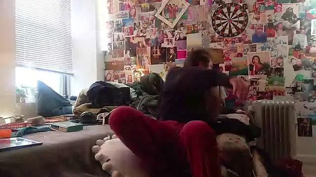 DownstairsSky online show from 01-31-25, 01:02