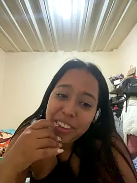 Snapshot of laila044 chatting on 10-22-25, 09:03 laila044 online show from 10-22-25, 09:03