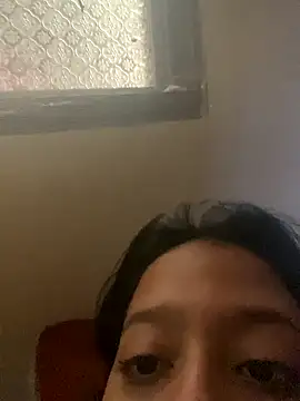 Snapshot of laila044 chatting on 10-23-25, 01:32 laila044 online show from 10-23-25, 01:32