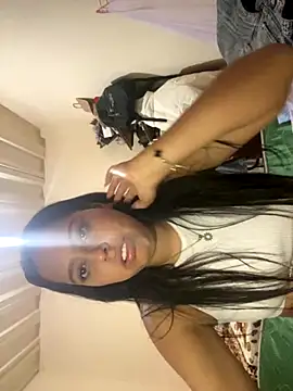 Snapshot of laila044 chatting on 10-24-25, 06:04 laila044 online show from 10-24-25, 06:04