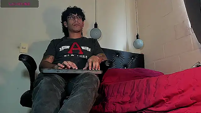 Snapshot of FuckHardlove chatting on 09-26-25, 06:12 FuckHardlove online show from 09-26-25, 06:12