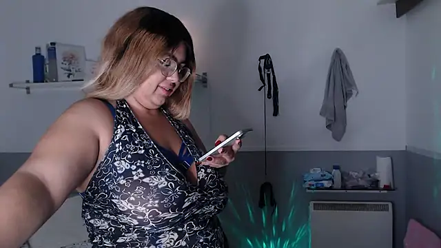 Snapshot of Latina_BigBoobs chatting on 12-13-25, 09:42 Latina BigBoobs online show from 12-13-25, 09:42