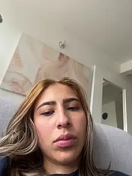 Ameellie online show from 06-20-26, 03:04