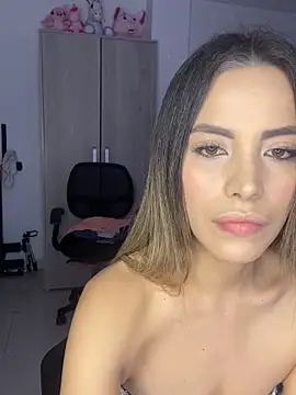 Snapshot of amelye_saens chatting on 01-19-25, 11:10 amelye saens online show from 01-19-25, 11:10