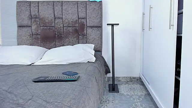 Snapshot of Zack_Froone chatting on 10-11-25, 04:27 Zack Froone online show from 10-11-25, 04:27