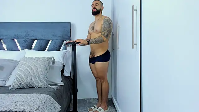 Snapshot of Zack_Froone chatting on 10-20-25, 12:49 Zack Froone online show from 10-20-25, 12:49