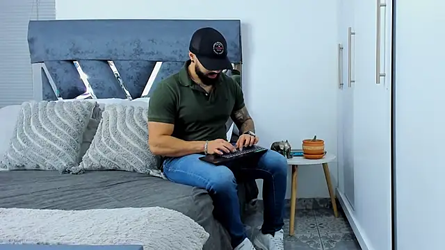 Snapshot of Zack_Froone chatting on 10-23-25, 04:06 Zack Froone online show from 10-23-25, 04:06