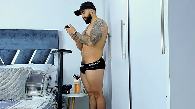 Snapshot of Zack_Froone chatting on 11-05-25, 01:00 Zack Froone online show from 11-05-25, 01:00