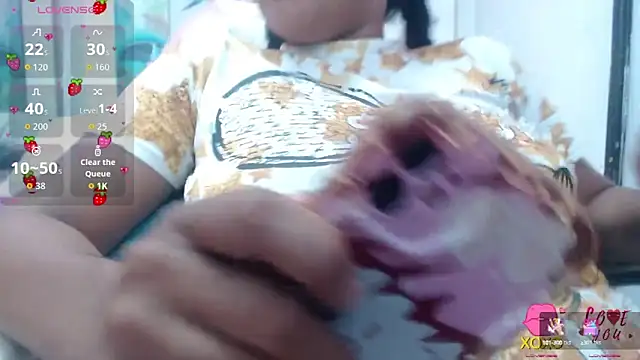 Snapshot of alegriamartinez chatting on 10-08-25, 07:22 alegriamartinez online show from 10-08-25, 07:22