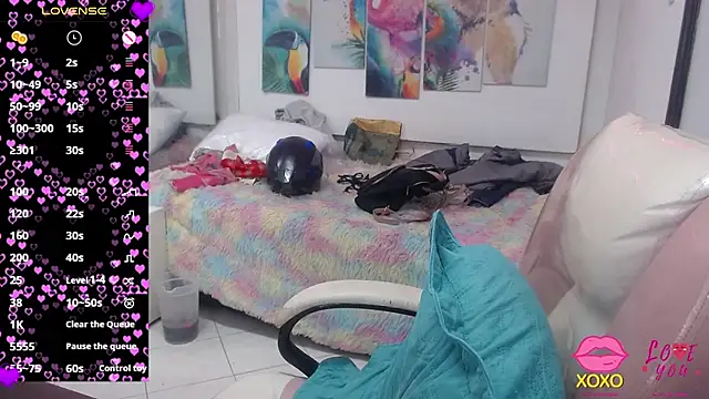 Snapshot of alegriamartinez chatting on 10-14-25, 07:03 alegriamartinez online show from 10-14-25, 07:03