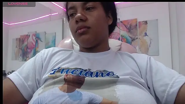 Snapshot of alegriamartinez chatting on 10-31-25, 07:37 alegriamartinez online show from 10-31-25, 07:37