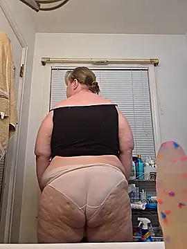 Snapshot of virgieblanca chatting on 04-20-26, 02:03 virgieblanca online show from 04-20-26, 02:03