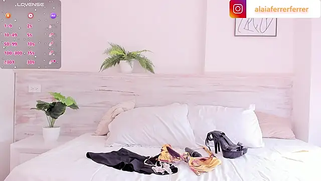 Alaia Ferrer  online show from 01-29-25, 08:35