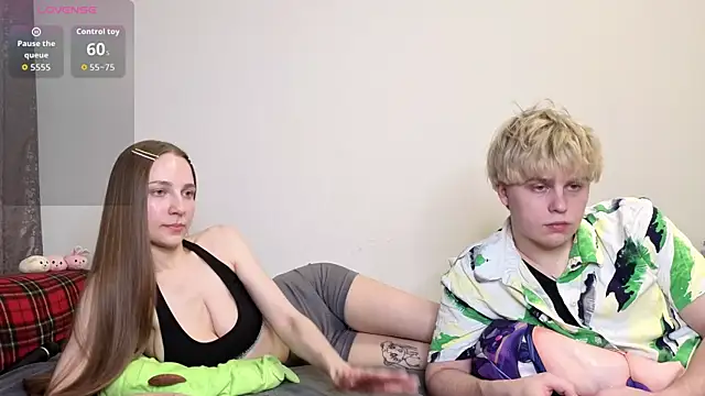 Emily and Ilumi online show from 03-25-26, 11:44