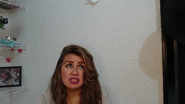 Snapshot of isabellacen chatting on 01-11-26, 02:05 isabellacen online show from 01-11-26, 02:05