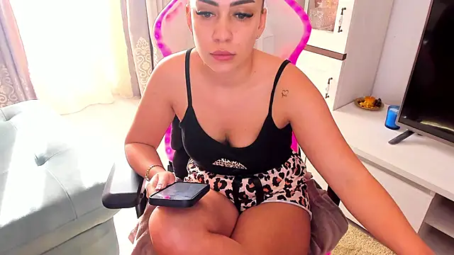 Snapshot of EveEvian chatting on 01-29-25, 11:20 EveEvian online show from 01-29-25, 11:20