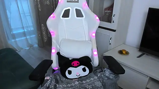 Snapshot of EveEvian chatting on 02-13-25, 04:07 EveEvian online show from 02-13-25, 04:07