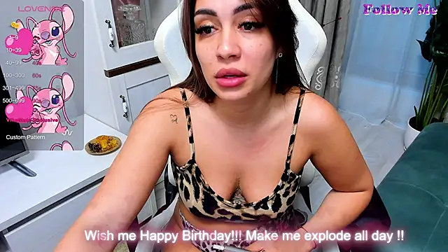 Snapshot of EveEvian chatting on 03-21-25, 08:40 EveEvian online show from 03-21-25, 08:40