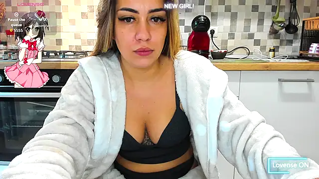 Snapshot of EveEvian chatting on 10-02-25, 08:10 EveEvian online show from 10-02-25, 08:10