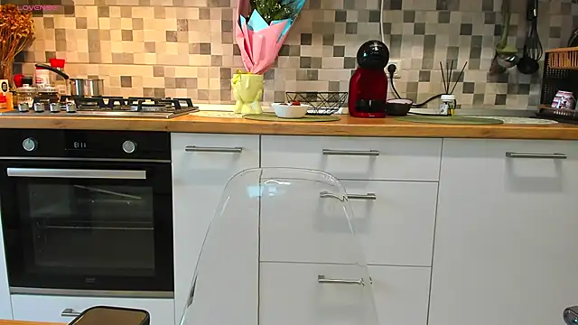 Snapshot of EveEvian chatting on 10-04-25, 08:12 EveEvian online show from 10-04-25, 08:12