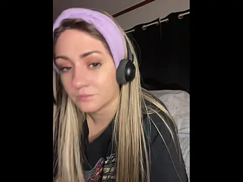 Snapshot of MimiLiciax chatting on 05-18-26, 03:35 MimiLiciax online show from 05-18-26, 03:35