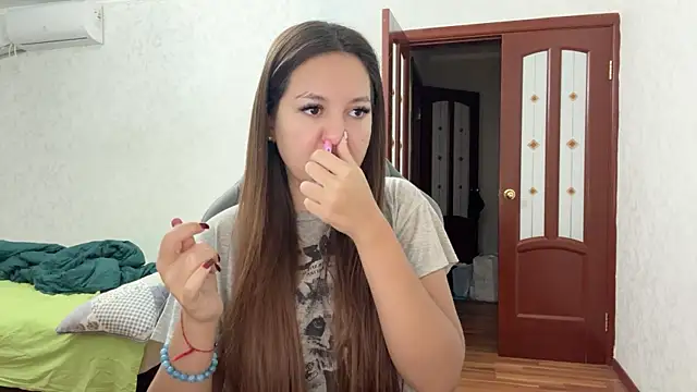 Snapshot of Nelly_Fischer chatting on 12-12-24, 03:43 Nelly Fischer online show from 12-12-24, 03:43