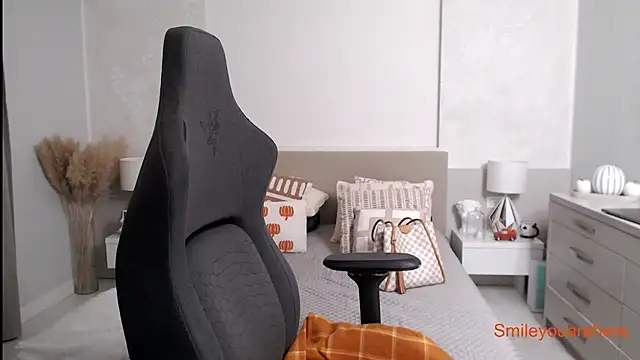 Smileyouarehere online show from 09-30-25, 01:54