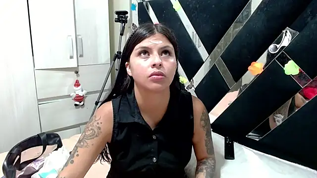 Snapshot of katery_wok11 chatting on 04-23-26, 01:40 katery wok11 online show from 04-23-26, 01:40