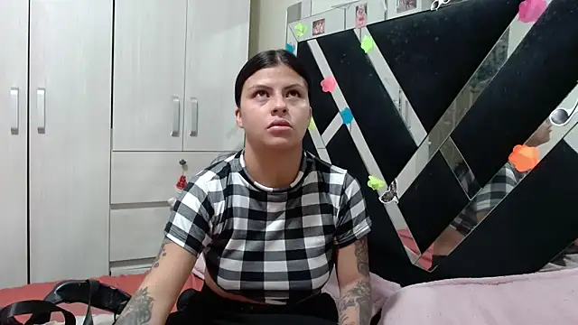 Snapshot of katery_wok11 chatting on 05-12-26, 01:36 katery wok11 online show from 05-12-26, 01:36