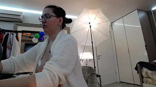 ILoveToFeelU online show from 02-23-25, 02:51