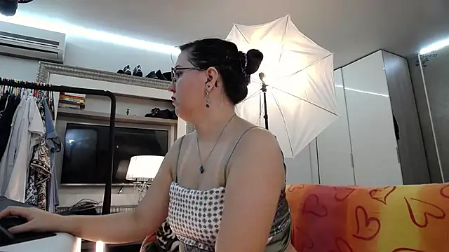 ILoveToFeelU online show from 10-19-25, 04:29