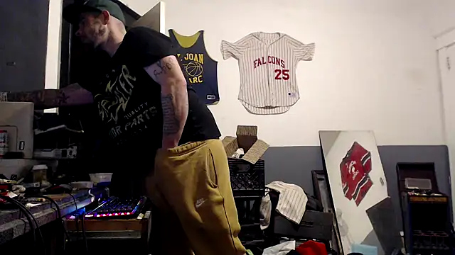 Snapshot of sledge901 chatting on 01-09-25, 04:19 sledge901 online show from 01-09-25, 04:19