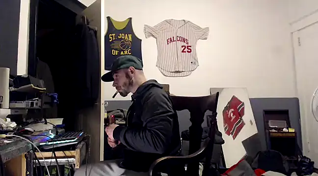 Snapshot of sledge901 chatting on 01-17-25, 03:23 sledge901 online show from 01-17-25, 03:23