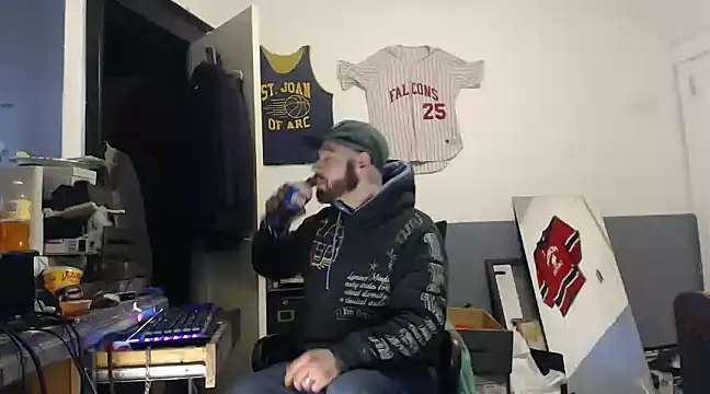 Snapshot of sledge901 chatting on 02-15-25, 05:39 sledge901 online show from 02-15-25, 05:39