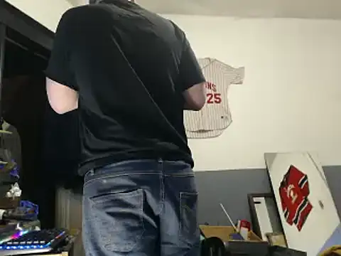 Snapshot of sledge901 chatting on 02-18-25, 09:53 sledge901 online show from 02-18-25, 09:53