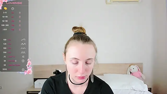 Cowell Adelina online show from 10-07-25, 09:39