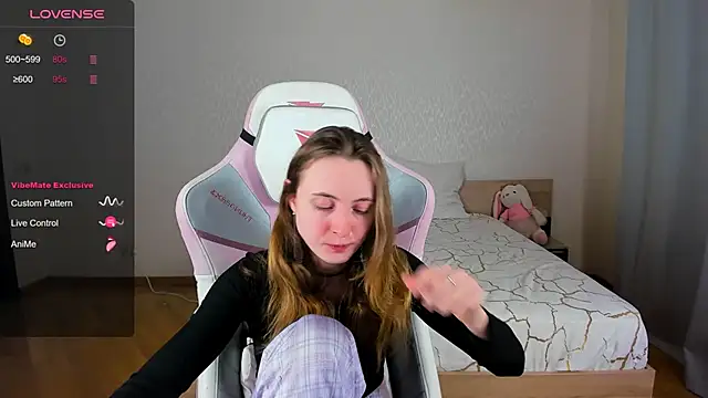 Cowell Adelina online show from 11-28-25, 09:34