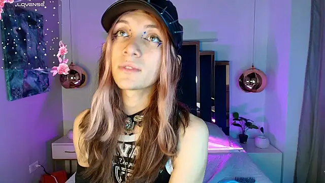 Snapshot of Feniix__ chatting on 05-15-26, 04:30 Feniix online show from 05-15-26, 04:30