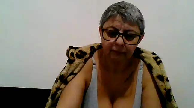 roseblak42 online show from 03-01-25, 07:37