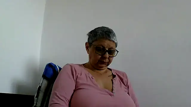 roseblak42 online show from 05-10-26, 03:17