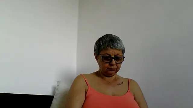 roseblak42 online show from 06-09-26, 01:01