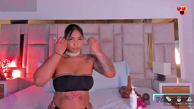 Miss Abigail  online show from 10-20-25, 01:44