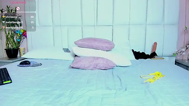 kiana cream online show from 03-16-25, 03:04